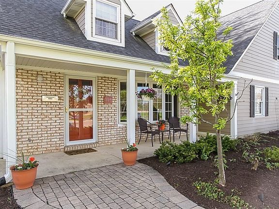 2nd image of 115 Cloverdale Ln
