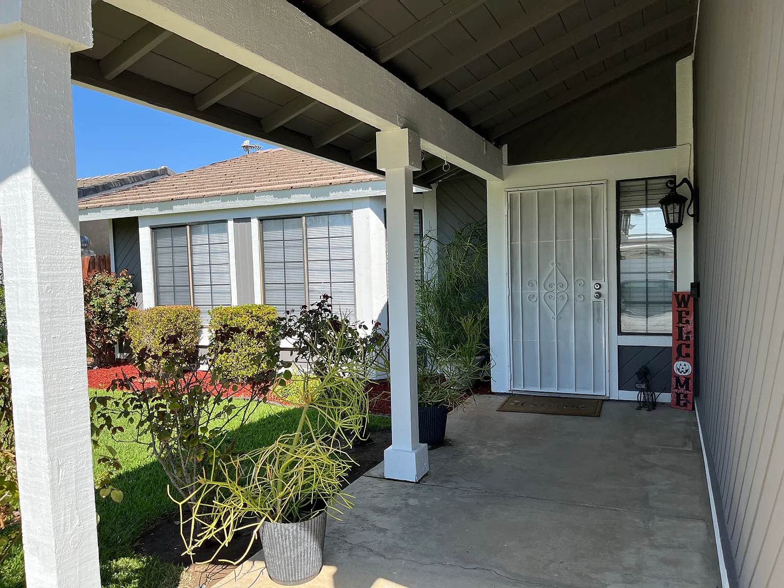 3 bed, 1300 sqft, $3,195 — Photo 2