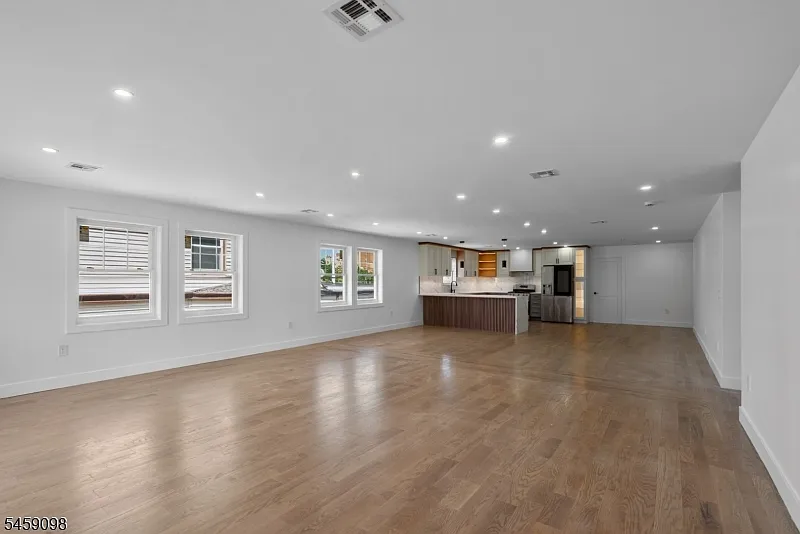 5 bed, 3.0 bath, $5,500 — Photo 3