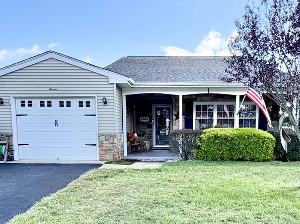 11 Chesterfield Ct, Southampton, NJ 08088