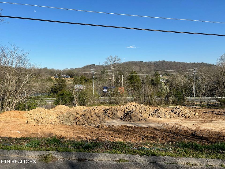 1st image of 121 Wealdwood Dr