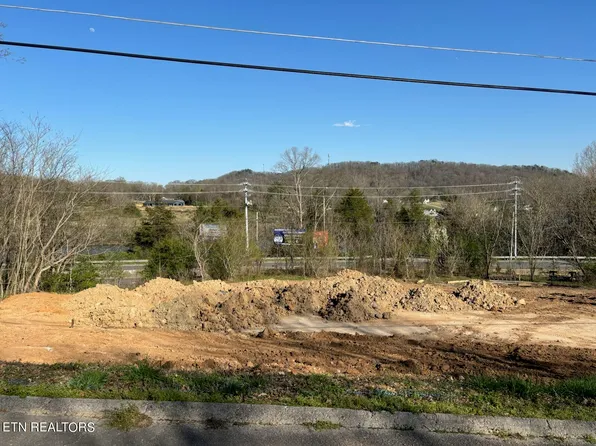 121 Wealdwood Dr, Clinton, TN 37716