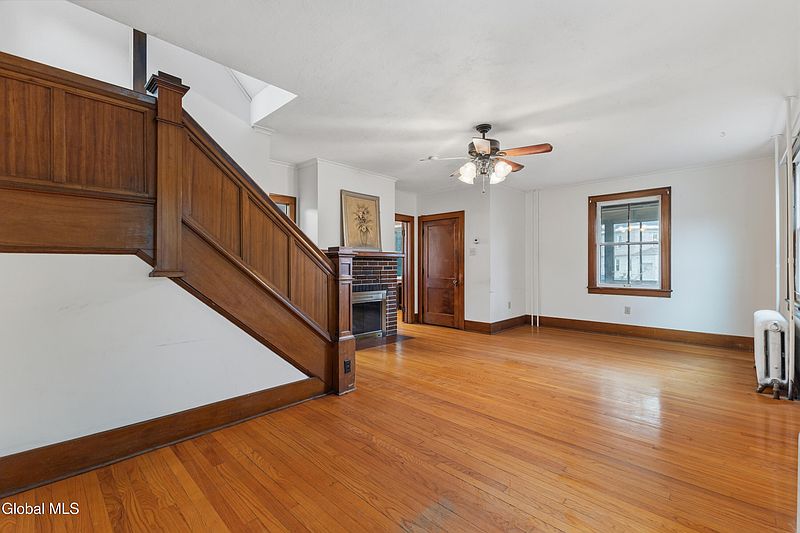 5th image of 107 N Holmes Street