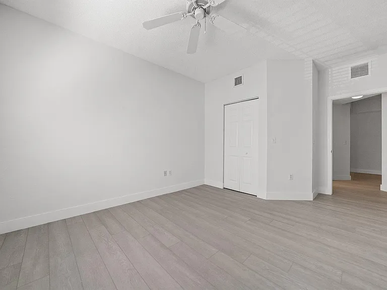 3020 Alcazar Pl #202 — Photo 16