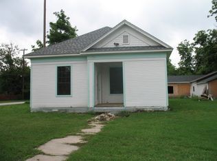 802 S Grand Ave, Gainesville, TX 76240