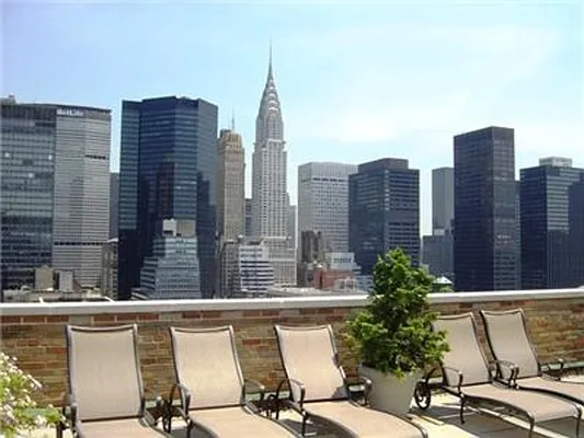 Sold by Aclawrence | media 17