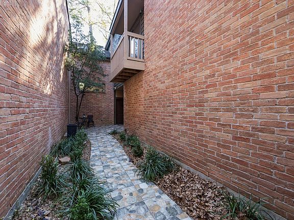 5th image of 252 Sugarberry Cir