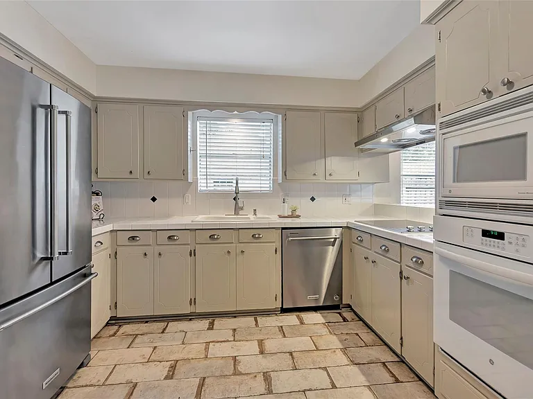 18623 Prince William Ln — Photo 9