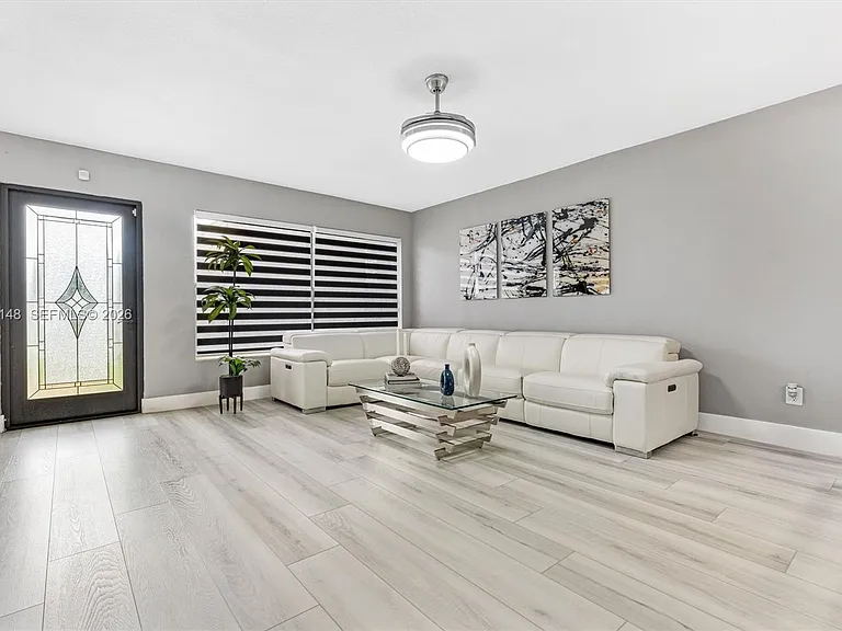 1300 SW 34th Ave — Photo 4