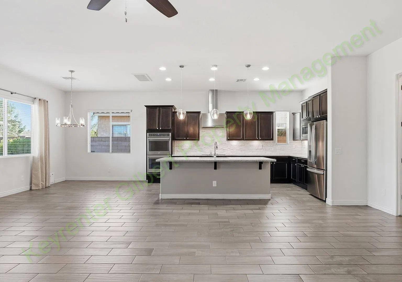 Beautiful Single-Story Gilbert Home on Premium Lot 4 Bedrooms, Office & No Rear Neighbor! — Photo 4
