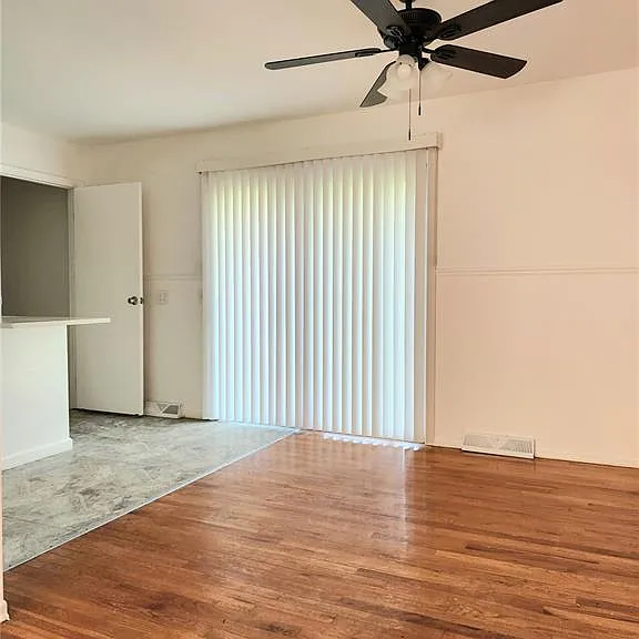 702 Vendome Ln — Photo 10