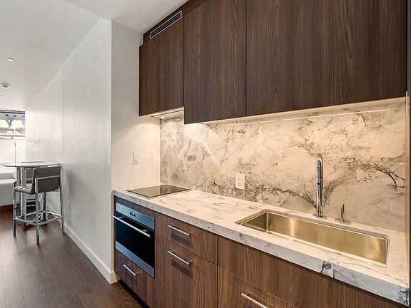 4th image of 430 Stuart St #1518