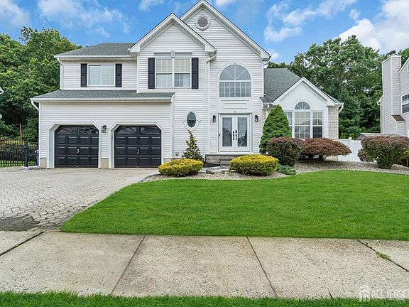 5th image of 54 Winding Brook Dr