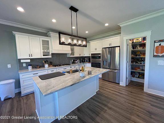 4th image of 6060 Sleepy Hollow Ln
