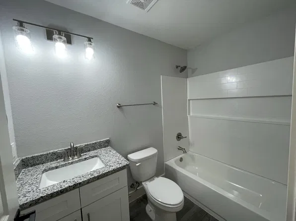 612 E 3rd St #2, Bonham, TX 75418