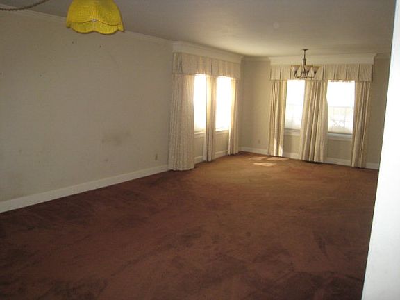 3rd image of 1108 Bluff View Dr