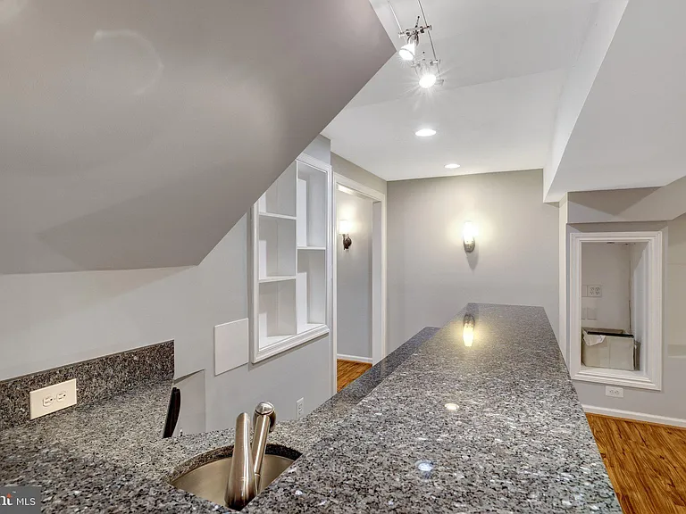 8995 Parliament Dr — Photo 44