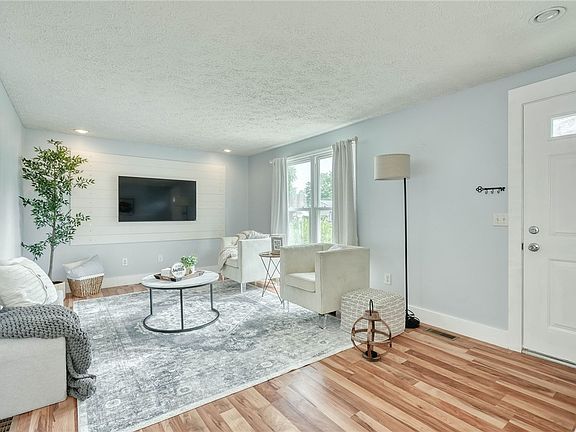 3rd image of 1127 Lake Park Ln