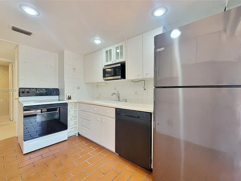 77 Crandon Blvd #2B — Photo 13