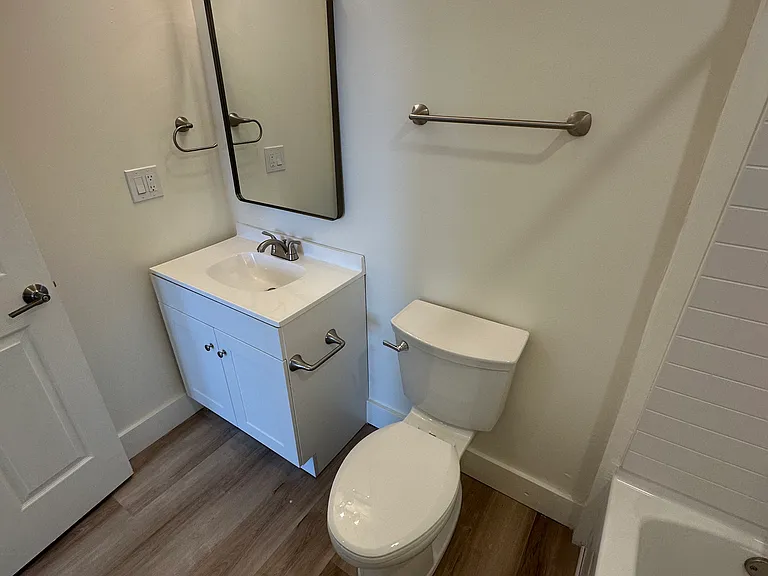 930 Summit Ave #1 — Photo 18