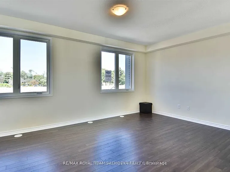 10 Heron Park Pl — Photo 5