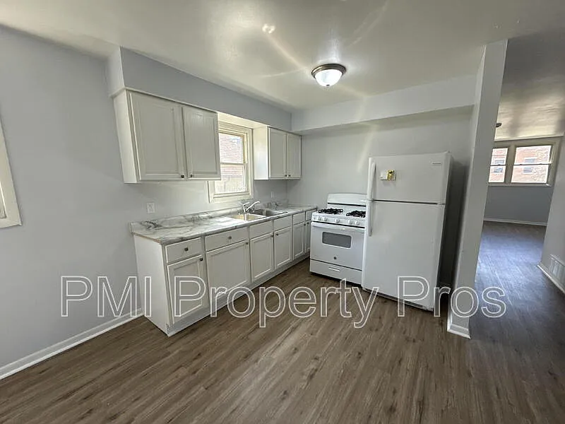 Building Photo - 2716A N Buffum St