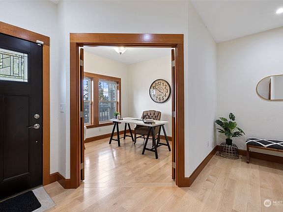3rd image of 3565 Sunset Drive W