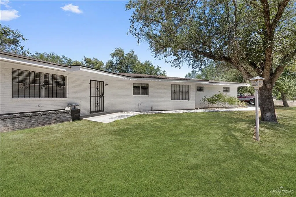 4 bed, 3.0 bath, 2819 sqft, $1,900 — Photo 3
