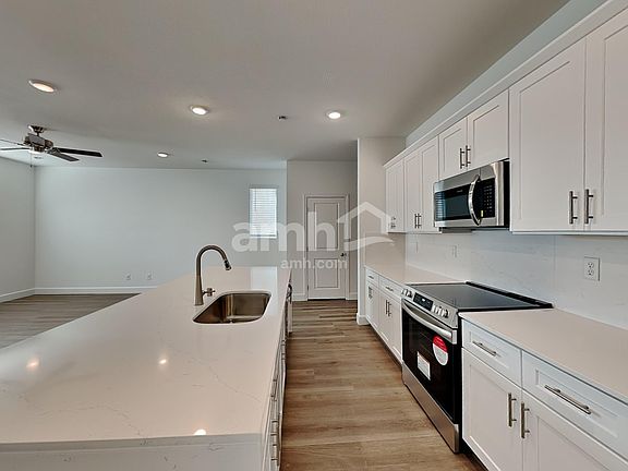 3rd image of 4534 Camden Bridge St