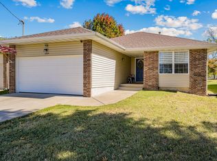 2604 N Summit Ave, Springfield, MO 65803