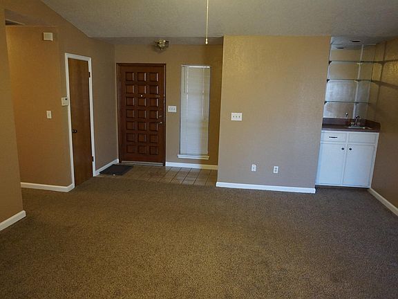 4th image of 305 22nd Ave NE