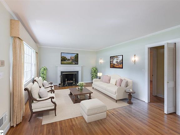 3rd image of 5 Collingwood Dr