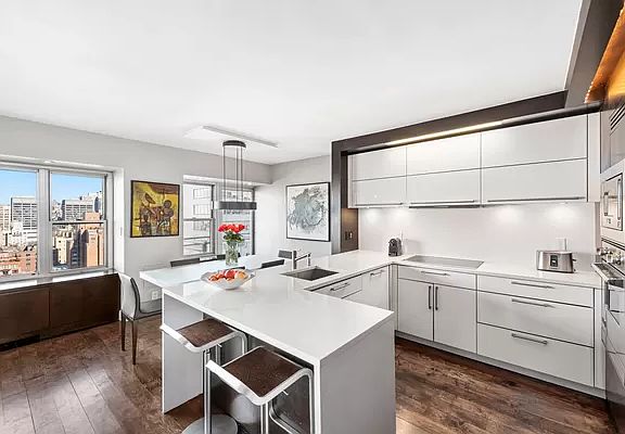 5th image of 118 E 60th St #21BC