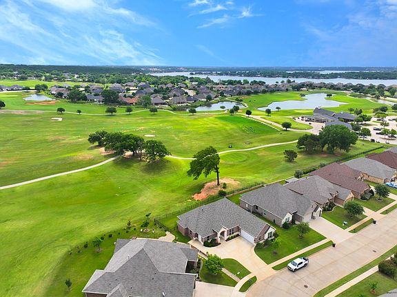 3rd image of 2025 Clive Dr