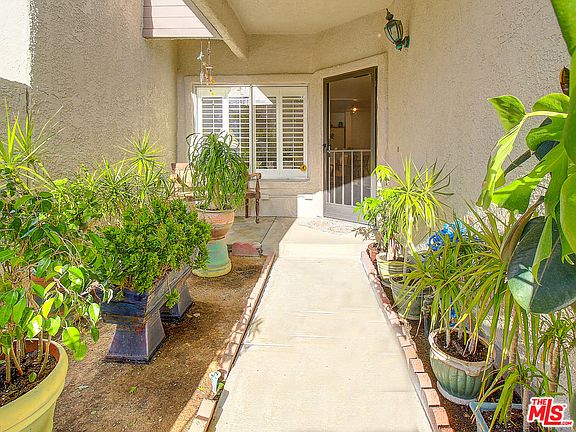 3rd image of 586 N Via Colinas