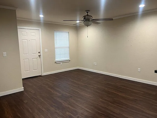 8526 N Kings Hwy — Photo 2