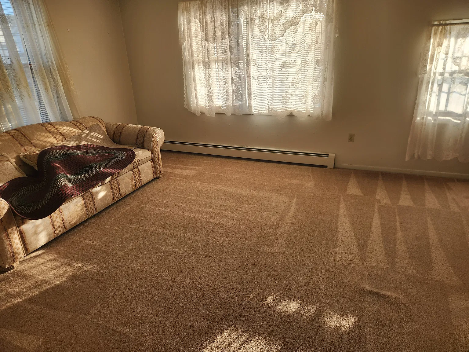 3 bed, 1000 sqft, $1,200 — Photo 3