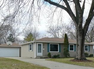 508 Blackhawk Dr, Green Bay, WI 54301
