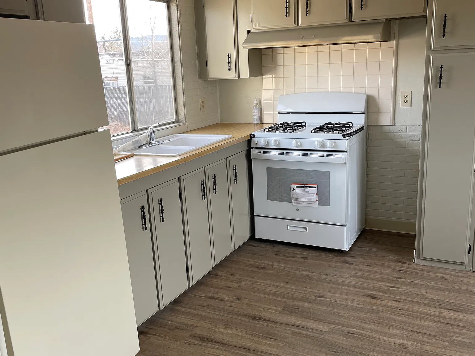 3 bed, 1219 sqft, $1,900 — Photo 3