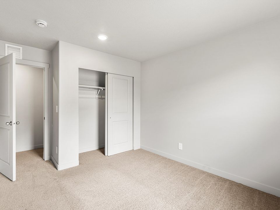 SLC_Pine_ 4241_Bedroom_B_113-High-Cheddar-Tooele-UT.jpg
