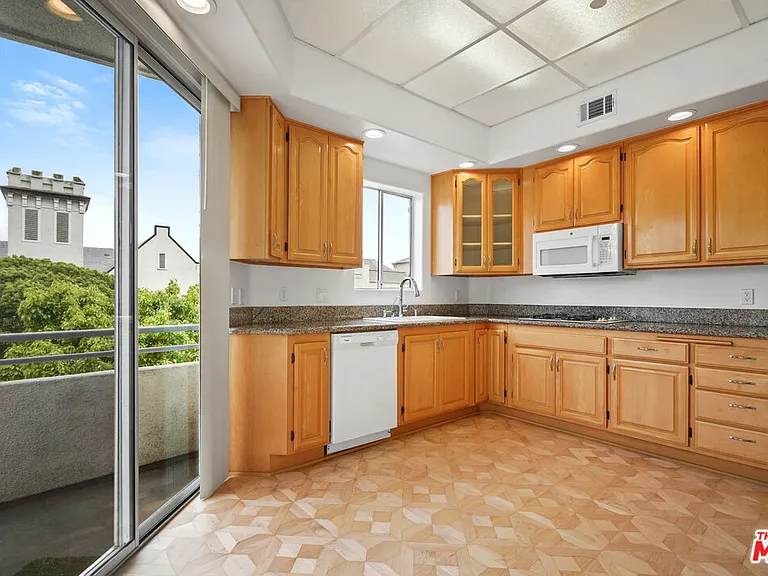 1325 Arizona Ave #201 — Photo 10