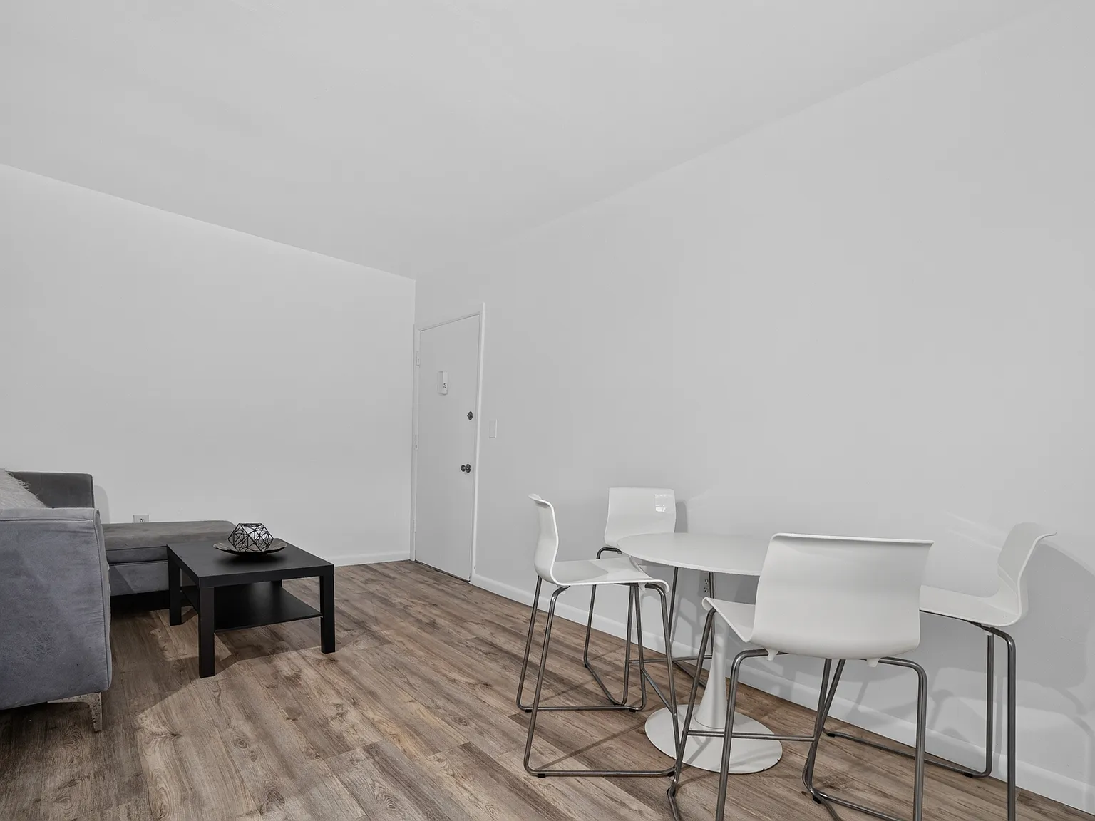 7 Salamanca Ave. - 06 — Photo 3