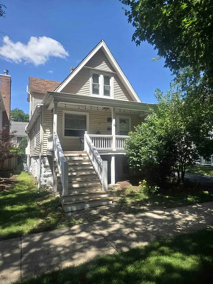 3 bed, 1.5 bath, 1400 sqft, $3,395 — Photo 1