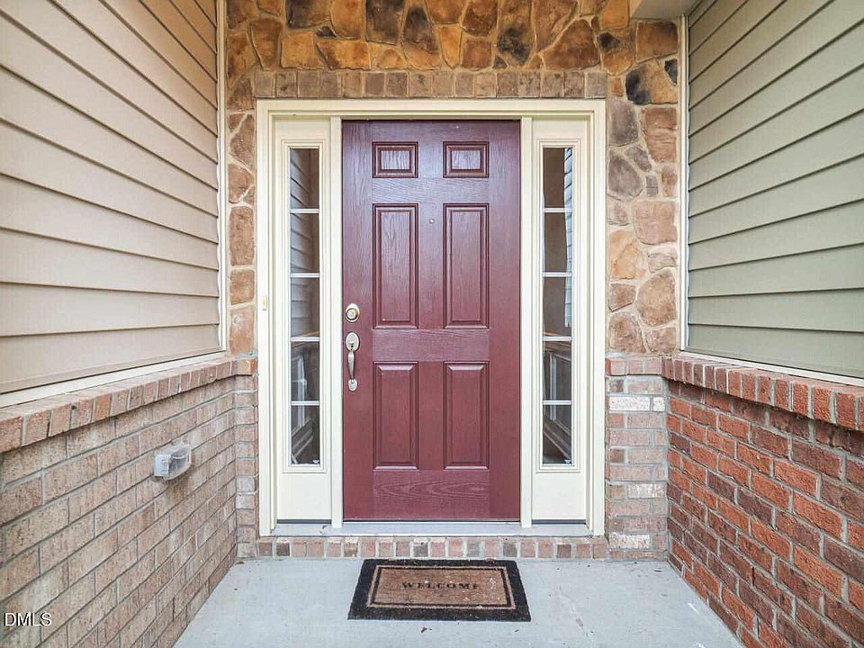 1st image of 343 Scotlow Way