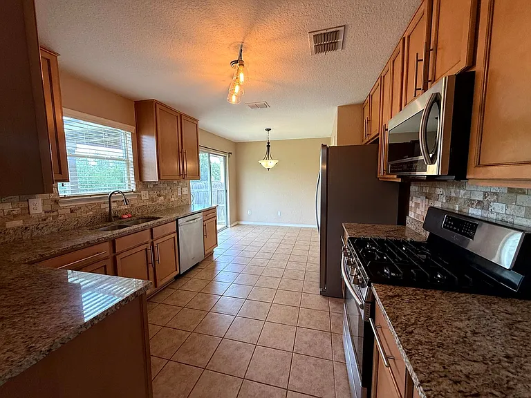 15523 Jane Grv — Photo 10