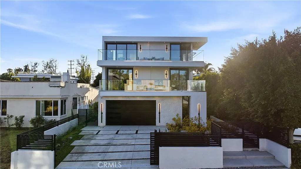 7 bed, 7.5 bath, 5683 sqft, $24,000 — Photo 2