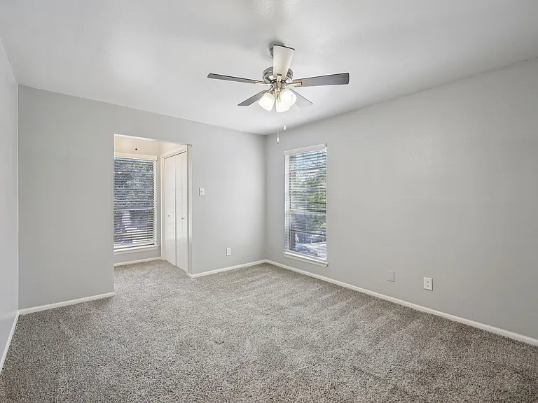 Premier Gardens Apartments — Photo 14