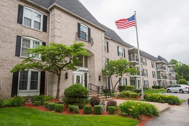 1st image of 1077 Greenleaf Blvd APT 113