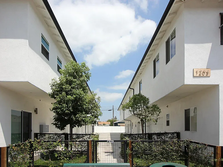 1203 W Gardena Blvd #C — Photo 2