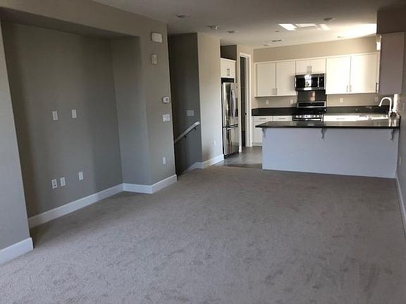 4th image of 920 E Duane Ave